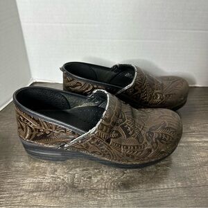 Women’s Dansko Size‎ 40 Brown Tooled Leather Professional Clogs